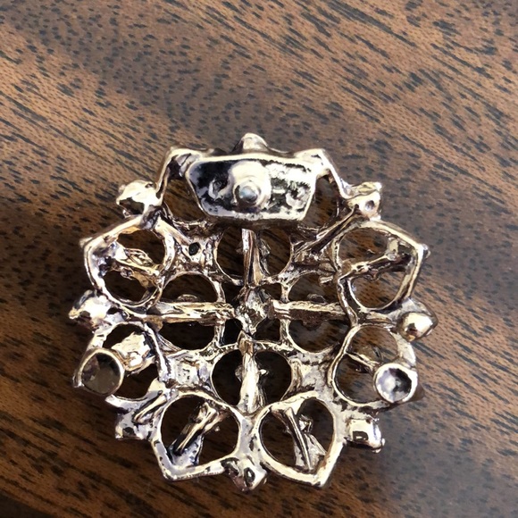 VINTAGE faux pearl and emerald gold tone pierced earrings - Picture 6 of 8